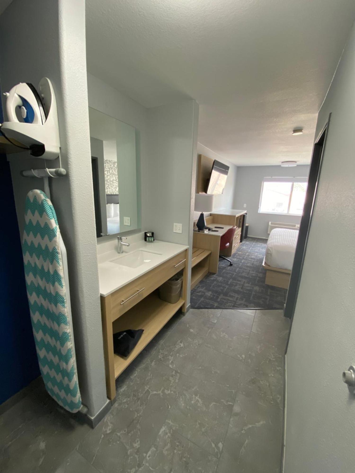 Best Western Montrose Inn エクステリア 写真